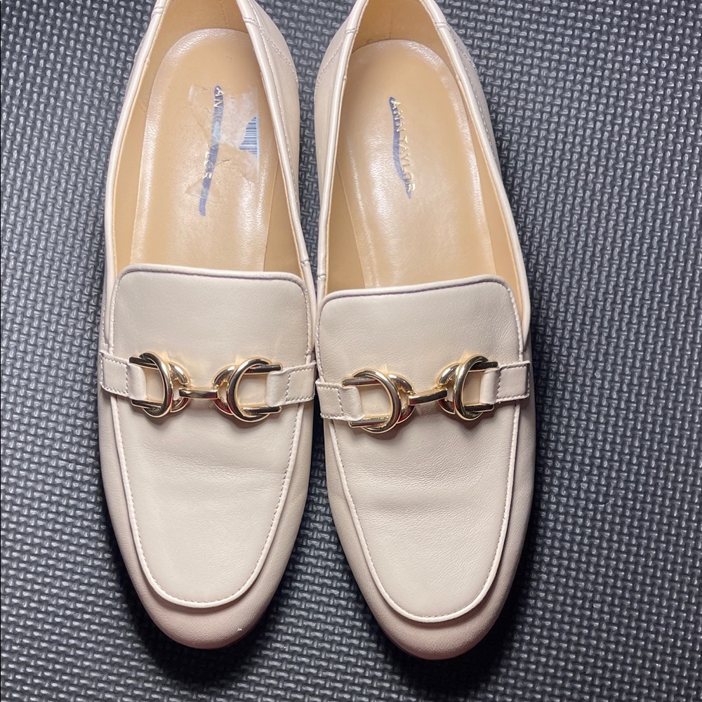 ANN TAYLOR Elegant Cream Loafers with Gold Buckle
